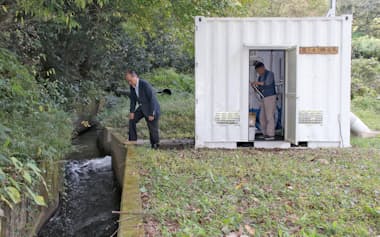 住民出資で運営されている「松隈小水力発電所」(11月、佐賀県吉野ケ里町)