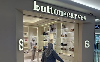 インドネシアの人気ブランド「ボタンスカーフス」は海外でも評価を高めつつある(14日、ジャカルタ)