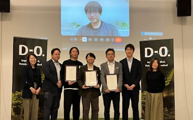 事業アイデア発表会の表彰式(14日、東京都墨田区)