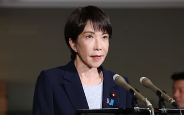 横田めぐみさんの拉致から48年を迎えるにあたり、報道陣の質問に答える高市首相(14日、首相官邸)