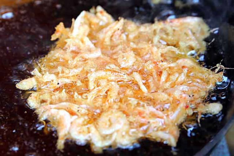 旬の桜えびを水揚げ港で 生で揚げて和えて桜えび三昧 Nikkei Style 旬の桜えびを水揚げ港で 生で揚げて和えて桜えび三昧 Nikkei Style