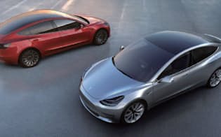 図1 Tesla社の「Model 3」。同社の従来モデルの半額で、長い航続距離と高い加速性能、自動運転対応を実現させる