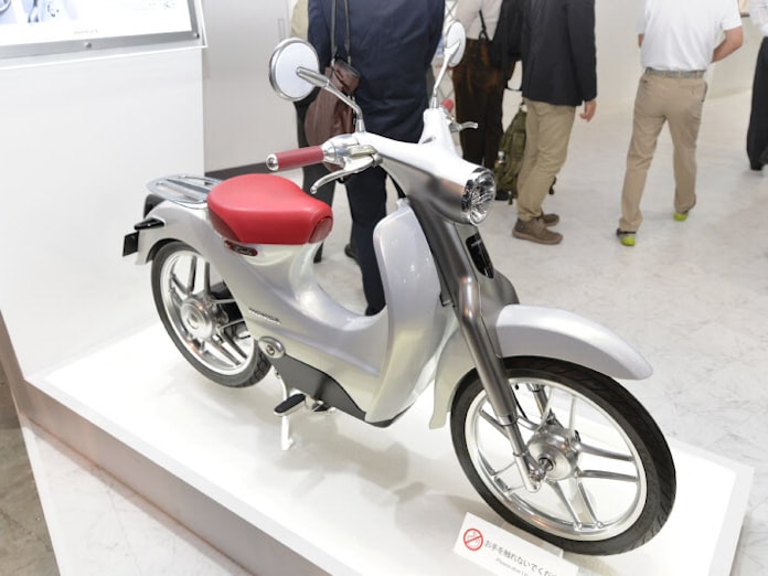 ホンダ Evカブ を18年に投入へ 日本経済新聞 ホンダ Evカブ を18年に投入へ 日本経済新聞