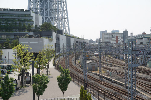 スカイツリー脇の東武線 高架 で南北分断解消へ 日本経済新聞