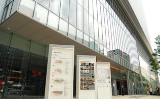 「KITTE名古屋」は名古屋駅北側に位置し、JR・地下鉄名古屋駅から徒歩1分。飲食店11～23時、物販10～20時（一部店舗により異なる）