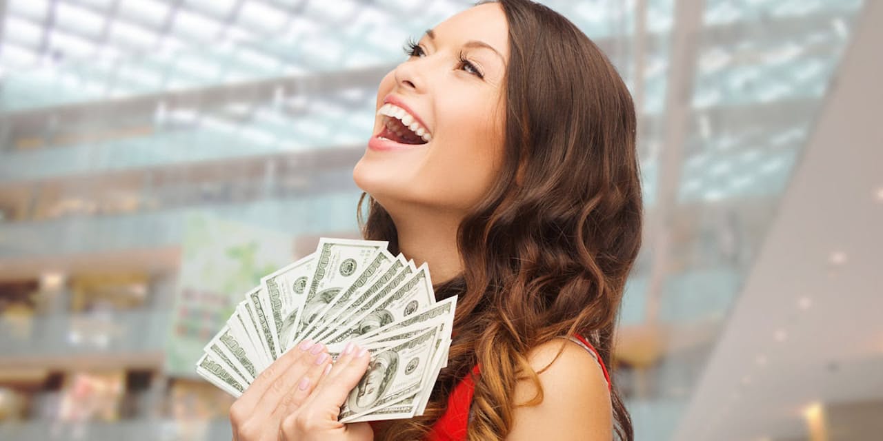 Опытная азиатка зарабатывает деньги Опытная азиатка зарабатывает деньги