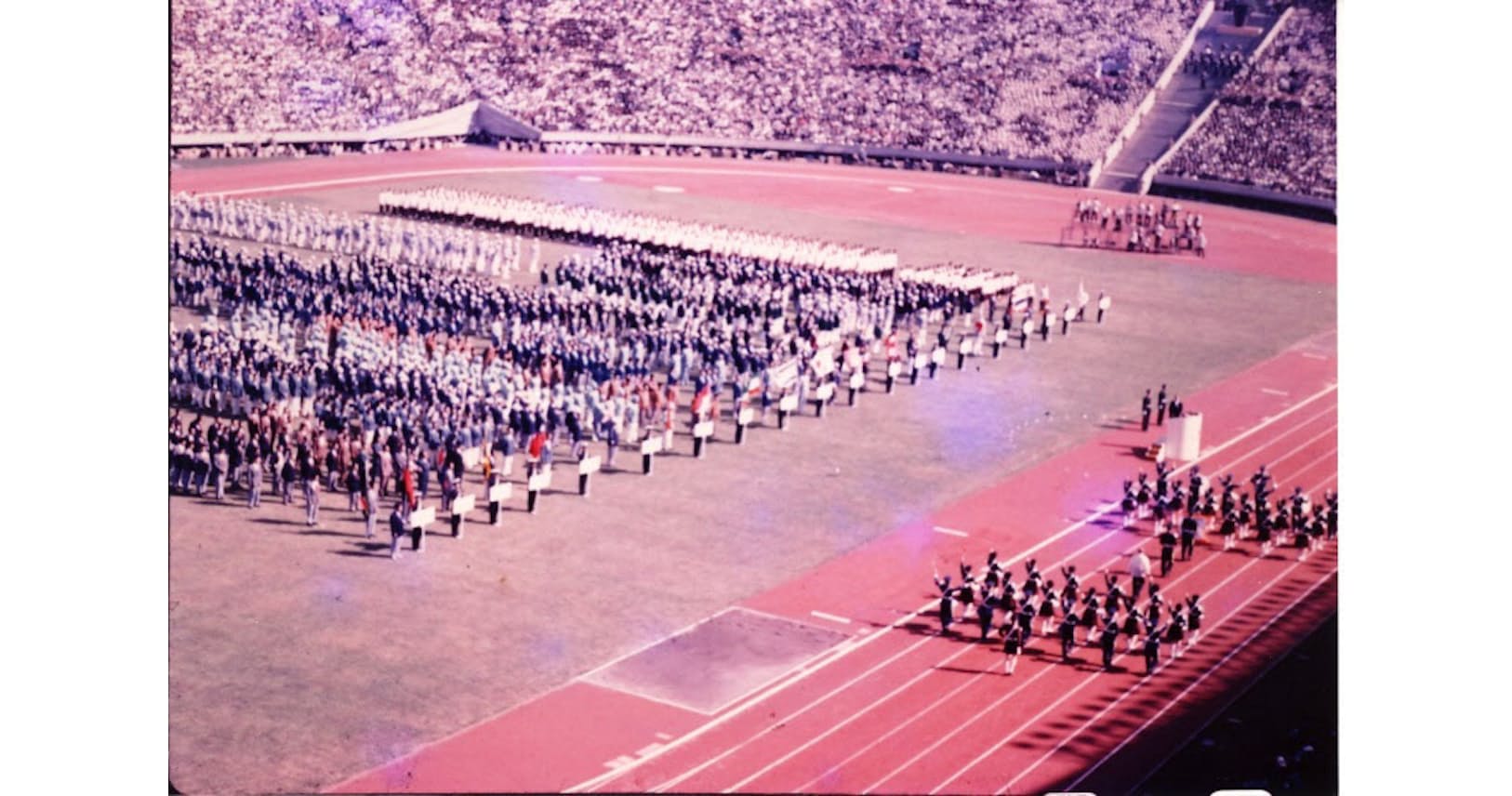 前回東京五輪 陸上好記録支えた アンツーカー Nikkei Style 前回東京五輪 陸上好記録支えた アンツーカー Nikkei Style