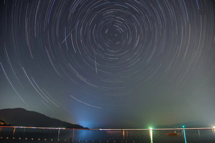 売れるポーチ付き双眼鏡 天体観測を楽しむ女性たち Nikkei Style 売れるポーチ付き双眼鏡 天体観測を楽しむ女性たち Nikkei Style