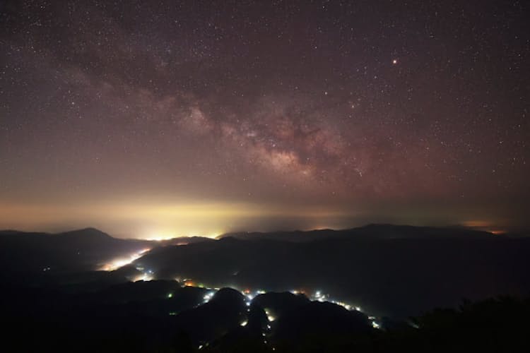 倍率が高すぎるとダメ 双眼鏡 天体望遠鏡選びのツボ Nikkei Style 倍率が高すぎるとダメ 双眼鏡 天体望遠鏡選びのツボ Nikkei Style