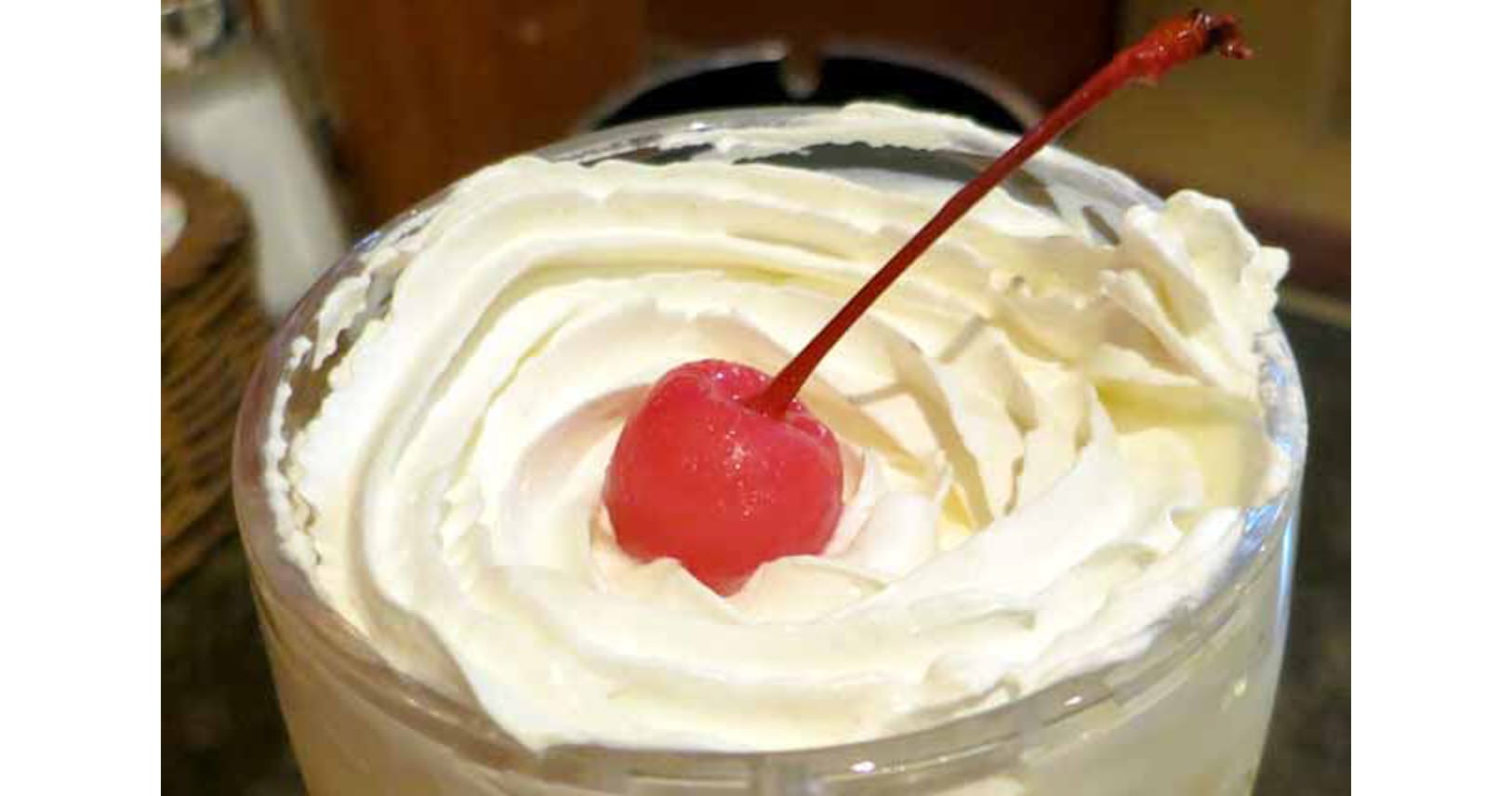 アメリカのミルクセーキ アイスにホイップクリーム Nikkei Style アメリカのミルクセーキ アイスにホイップクリーム Nikkei Style