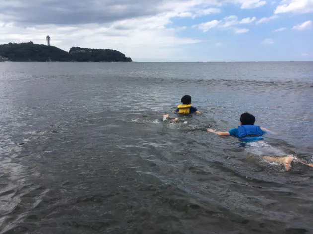 浮輪より安全快適 海川遊びにライフジャケットの薦め Nikkei Style 浮輪より安全快適 海川遊びにライフジャケットの薦め Nikkei Style