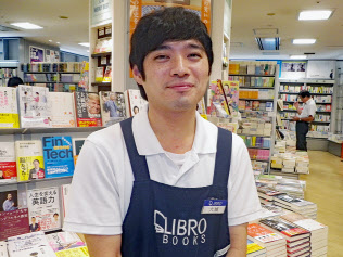 リブロ汐留シオサイト店の大城優樹さん
