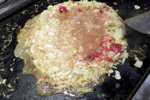 お好み焼きの正しい切り方 三角ピザスタイルは邪道 Nikkei Style お好み焼きの正しい切り方 三角ピザスタイルは邪道 Nikkei Style