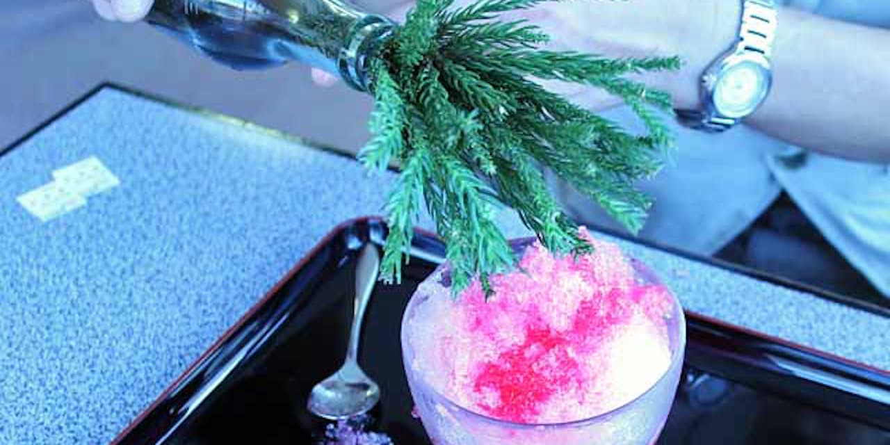 山形の 酢たまり氷 かき氷に酢醤油をかけて食べる Nikkei Style