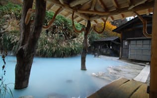 自然のなかの露天風呂は外国人にも人気が高い。乳頭温泉郷「鶴の湯」（秋田県）　（写真:japan-guide.com）