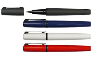 ぺんてる×伊東屋「ITOYA110 ペンジャケットシリーズ」（各5000円）。軸色は上から、黒、紺、白、赤。中を「ぺんてるサインペン」「ボールぺんてる」「プラマン」から選べる