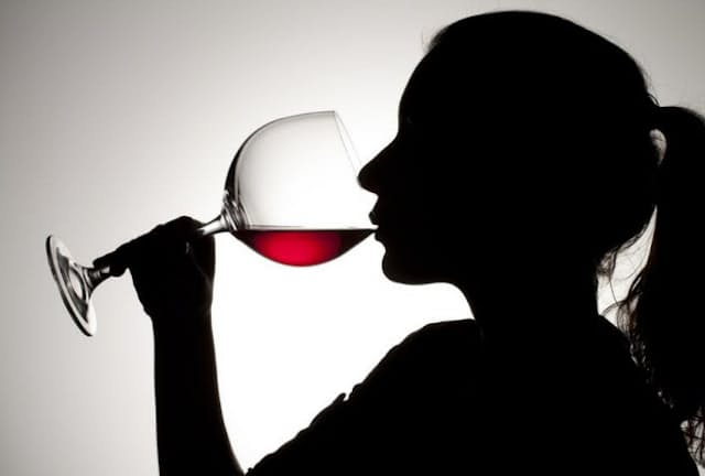赤ワインに含まれるレスベラトロールは、寿命を延ばす働きがあるというのは本当か？（c）Danny Kosmayer 123-rf