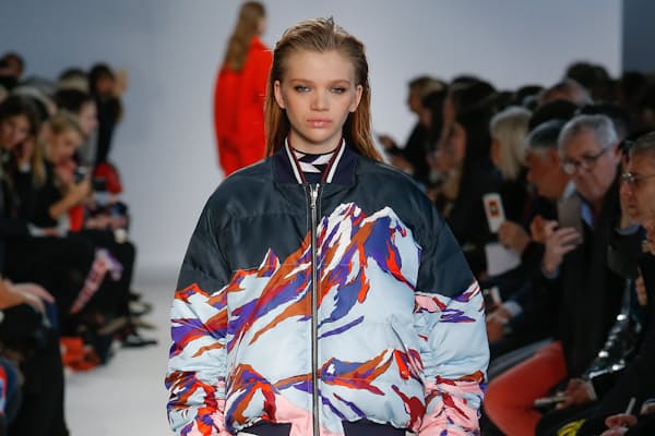 ハードなミリタリーを小粋に ジェンダーレスが新鮮 Nikkei Style ハードなミリタリーを小粋に ジェンダーレスが新鮮 Nikkei Style