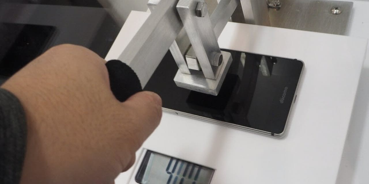 1 5m落下でも割れない画面 スリムな頑丈スマホを解剖 Nikkei Style 1 5m落下でも割れない画面 スリムな頑丈スマホを解剖 Nikkei Style