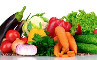 野菜や果物が体によいとのは、ほとんどの人が知っているに違いないが、どのくらい食べると、どのような効果があるのか。サプリメントで代用できないのか（c）serezniy-123rf