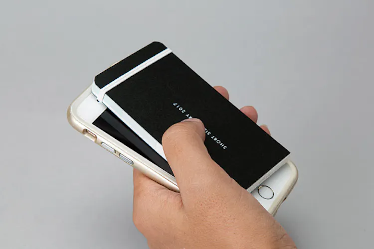 スマホと二刀流で技アリ 月間タイプの小型手帳7選 Nikkei Style スマホと二刀流で技アリ 月間タイプの小型手帳7選 Nikkei Style