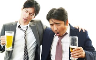 お酒の飲み過ぎは男性ホルモンを低下させるという情報がネットなどで書かれているが、これは本当だろうか（c）Shojiro Ishihara -123rf