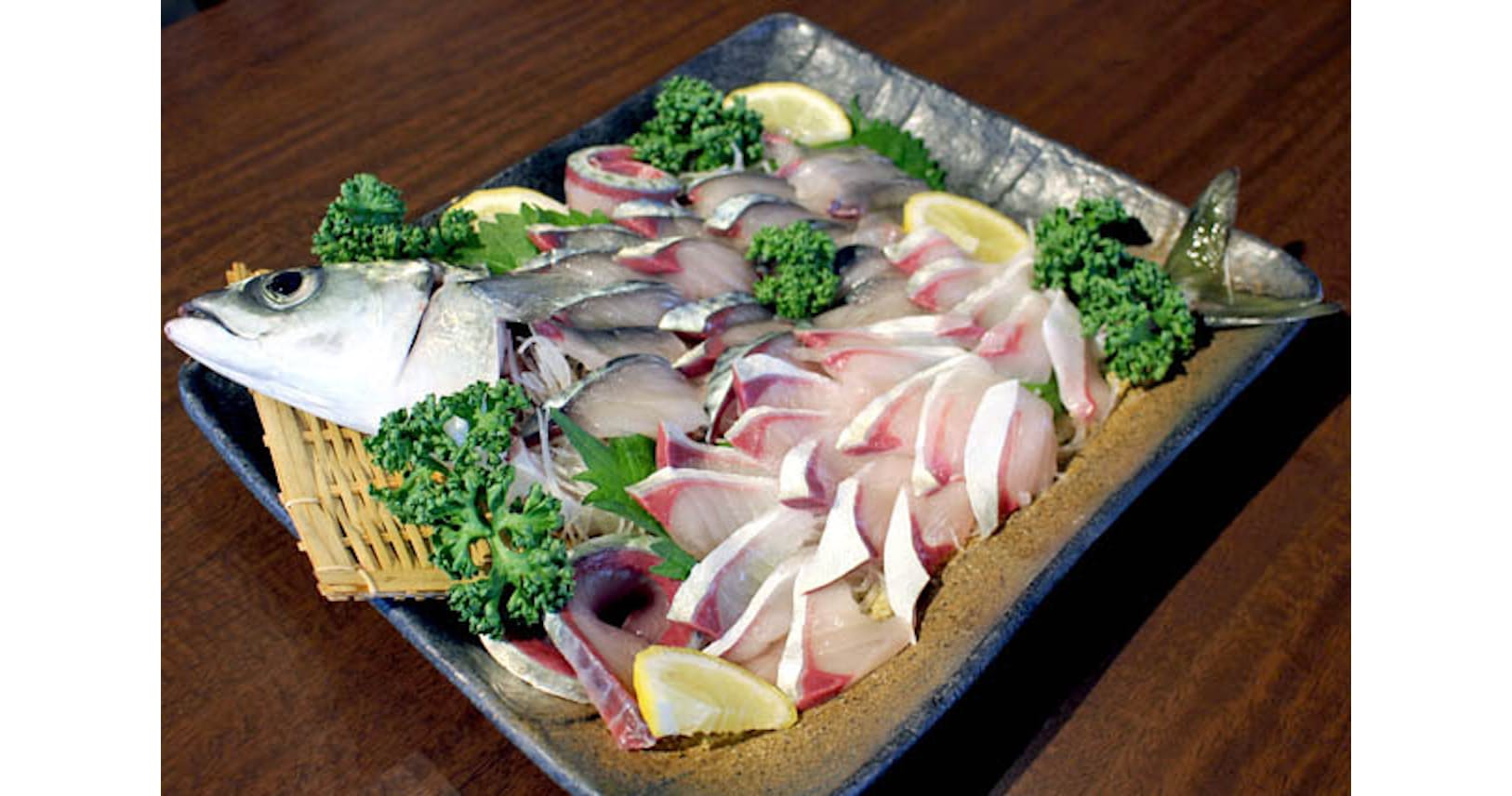 刺身で食べる養殖サバ 若狭小浜 伝統と最新鋭が同居 Nikkei Style 刺身で食べる養殖サバ 若狭小浜 伝統と最新鋭が同居 Nikkei Style