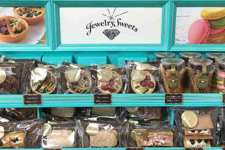 まるで宝石箱や 華やかなファミマの新焼き菓子 Nikkei Style まるで宝石箱や 華やかなファミマの新焼き菓子 Nikkei Style