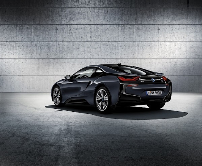 Bmwj プラグイン ハイブリッド スポーツ カー Bmw I8 の限定モデル Protonic Dark Silver 日本経済新聞