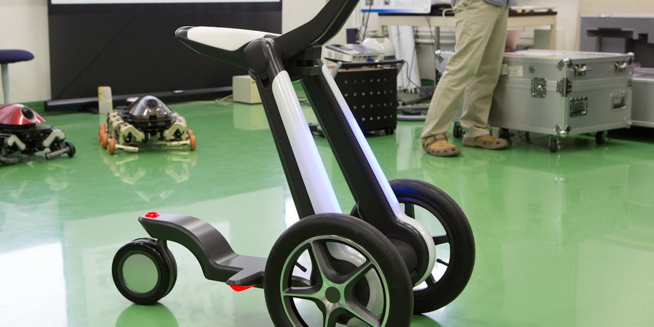 津田大介も乗りたい ぶつからないロボ 近未来の足 Nikkei Style