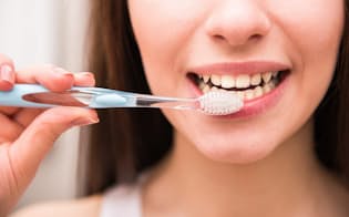 歯ブラシだけだと約40%も歯垢が残るって、知っていました？（c）Vadim Guzhva-123rf