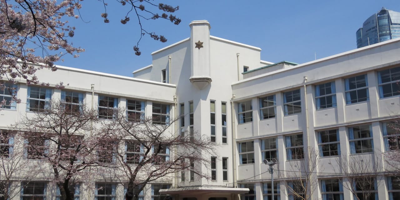 男子御三家 麻布の自由過ぎる校風 茶髪もスカートも 相撲取りも気にせず Nikkei Style 男子御三家 麻布の自由過ぎる校風 茶髪もスカートも 相撲取りも気にせず Nikkei Style
