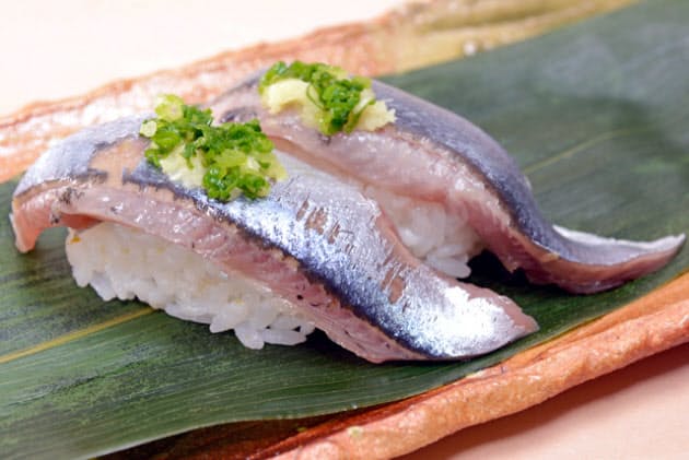 サンマ 刺し身にしますか 魚の食べ方に お国柄 Nikkei Style サンマ 刺し身にしますか 魚の食べ方に お国柄 Nikkei Style