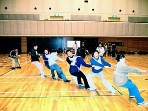 社内運動会で親交 幹事準備に汗 競技種目に配慮を 日本経済新聞