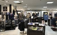 本館7階の紳士服売場で、2017年2月22日にオープンした「ジェントルマンズ クローゼット」。約60平方メートルの空間には、幅広いアイテムが並べられている