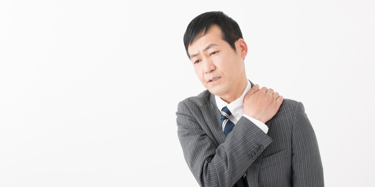 五十肩 放置は禁物 肩甲骨ストレッチでケアを Nikkei Style 五十肩 放置は禁物 肩甲骨ストレッチでケアを Nikkei Style