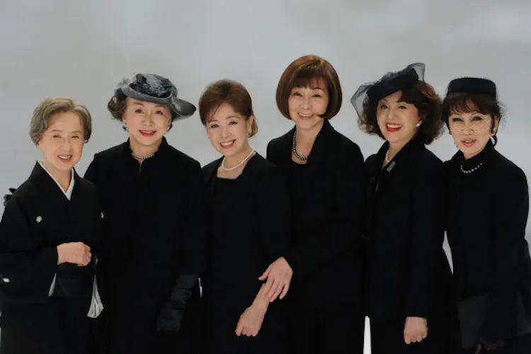 役者も視聴者も高齢者 やすらぎの郷 なぜヒット Nikkei Style 役者も視聴者も高齢者 やすらぎの郷 なぜヒット Nikkei Style