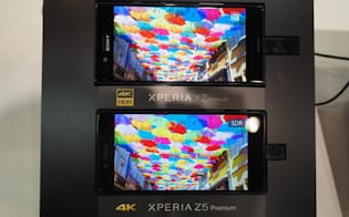 「Xperia XZ Premium」（上）は「Xperia Z5 Premium」（下）に続く4Kディスプレイの採用だが、新たにHDRに対応したことで、より明暗がはっきりし、立体感のある映像を実現できるようになった