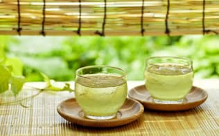 蒸し暑い季節は緑茶で気分も爽やかに。（c）kazoka30 -123rf