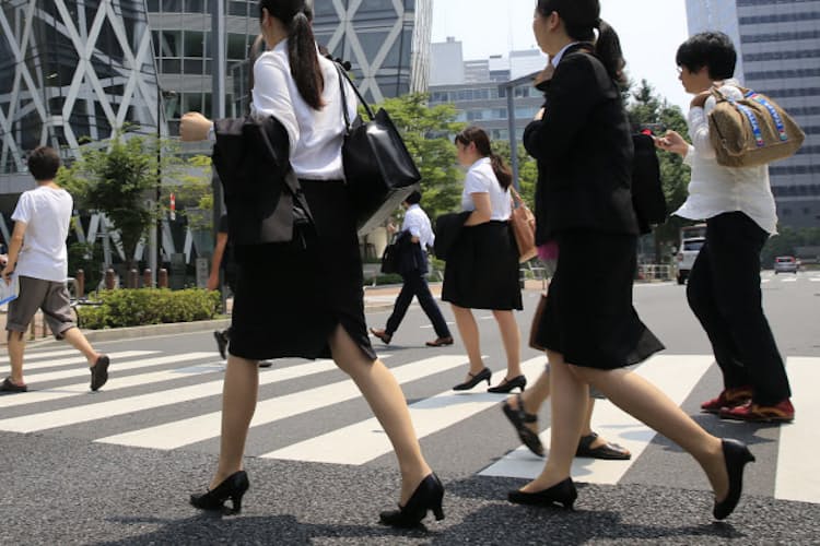 新卒ANA、転職組はトヨタ 人気企業なぜ違う? 平均年収1861万円のあの