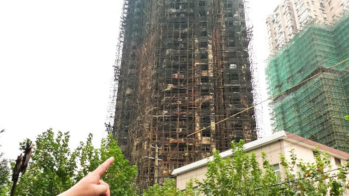 上海の高層住宅火災 背後に無免許溶接や違法下請け 日本経済新聞 上海の高層住宅火災 背後に無免許溶接や違法下請け 日本経済新聞