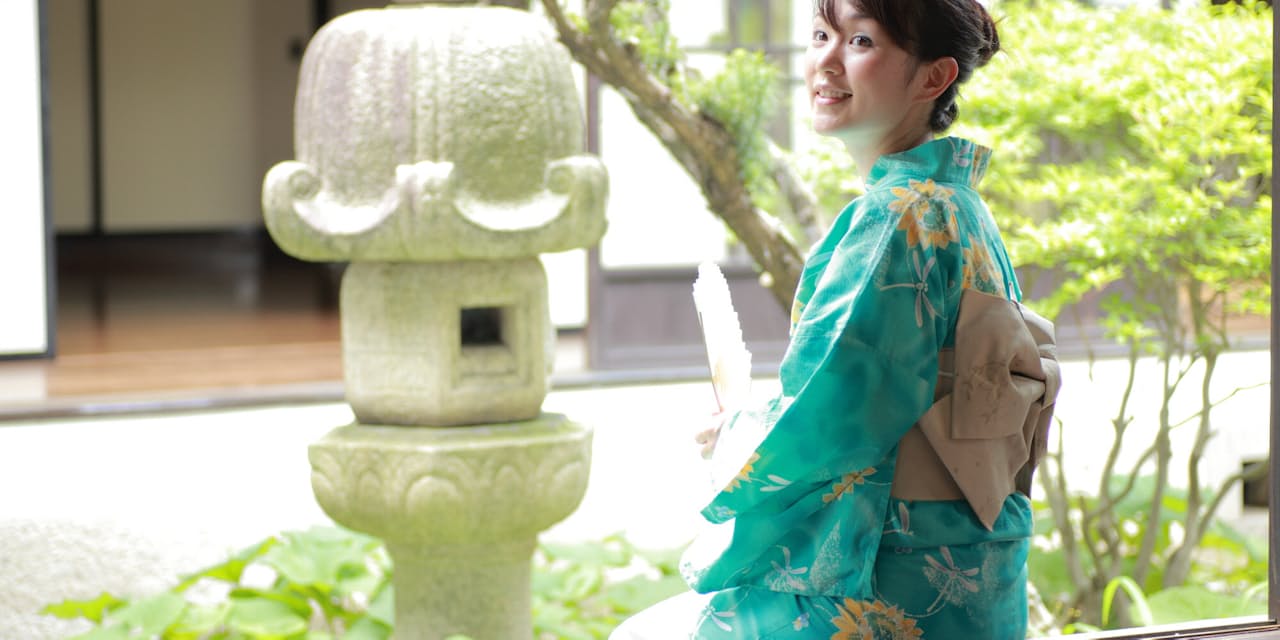 浴衣に自信 優雅に見える夏の所作とマナー Nikkei Style 浴衣に自信 優雅に見える夏の所作とマナー Nikkei Style