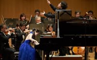 アンドレア・バッティストーニ指揮東京フィルハーモニー交響楽団と今年3月13日、東京オペラシティコンサートホールで共演した松田華音（撮影=上野隆文）