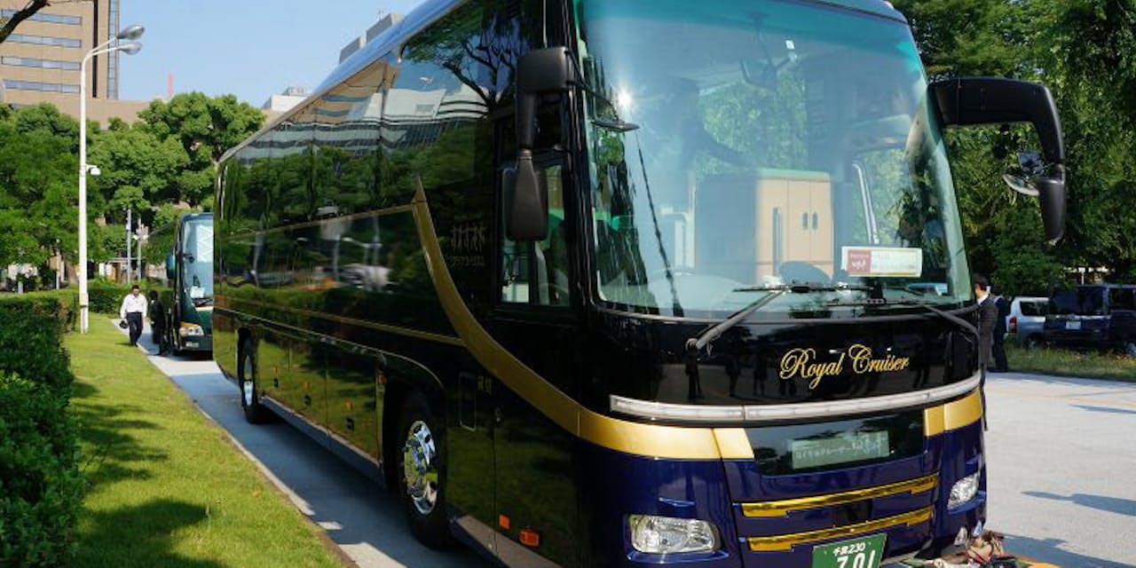 最高級ツアーバスの実力は 広いシート 驚きの収納 Nikkei Style 最高級ツアーバスの実力は 広いシート 驚きの収納 Nikkei Style