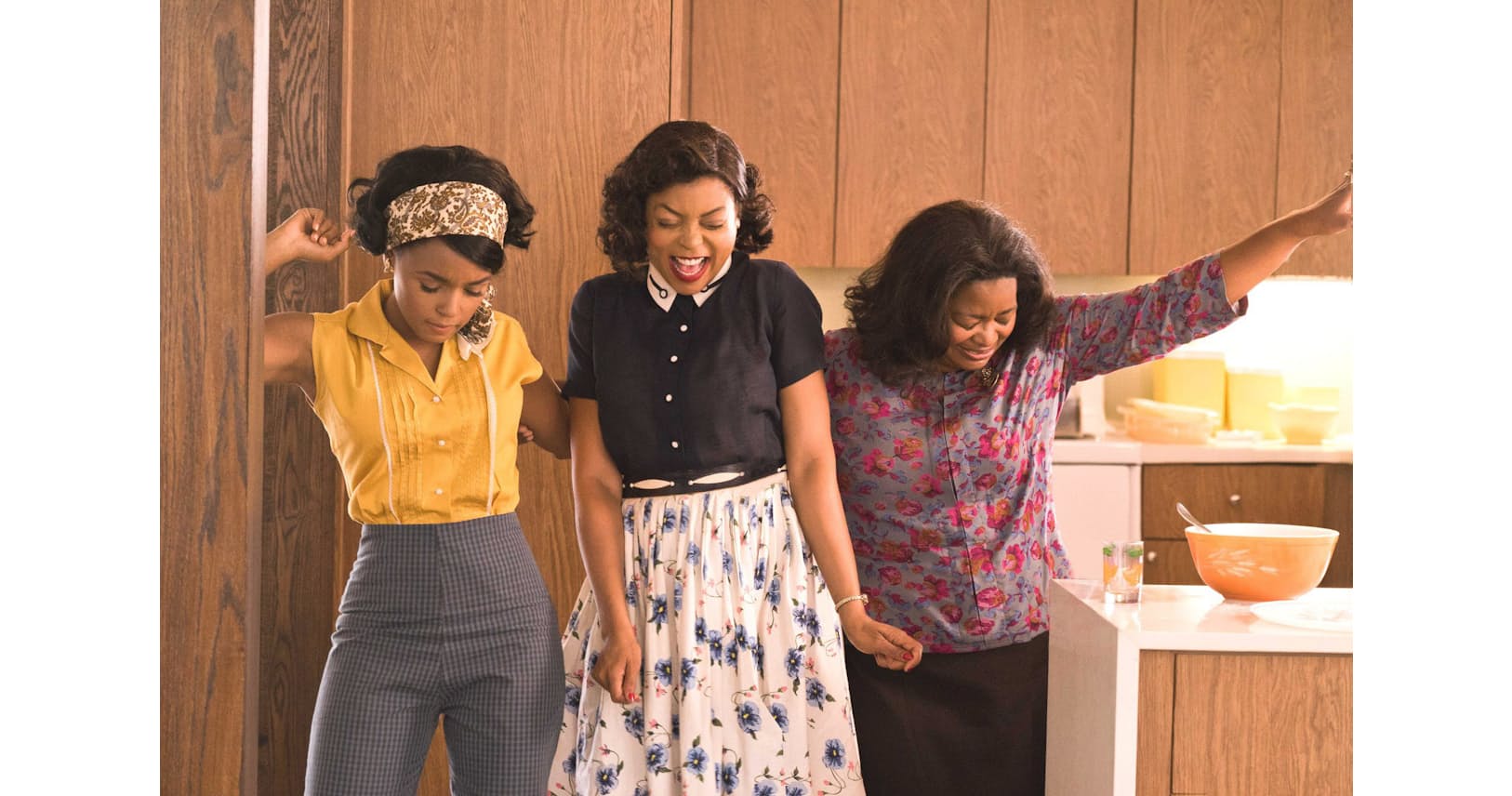 60年代の働くリケジョ レトロ新鮮な仕事服に注目 Nikkei Style 60年代の働くリケジョ レトロ新鮮な仕事服に注目 Nikkei Style