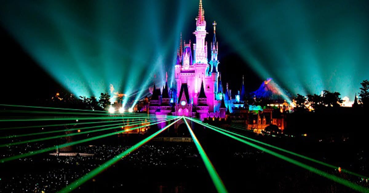 東京ディズニーランドと東京ディズニーシー ニューイヤーズ イヴ パスポートを販売開始 日本経済新聞 東京ディズニーランドと東京ディズニーシー ニューイヤーズ イヴ パスポートを販売開始 日本経済新聞