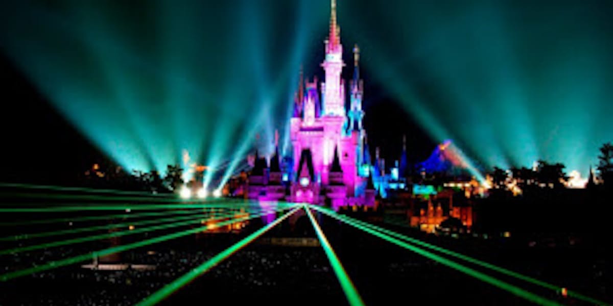 東京ディズニーランドと東京ディズニーシー ニューイヤーズ イヴ パスポートを販売開始 日本経済新聞
