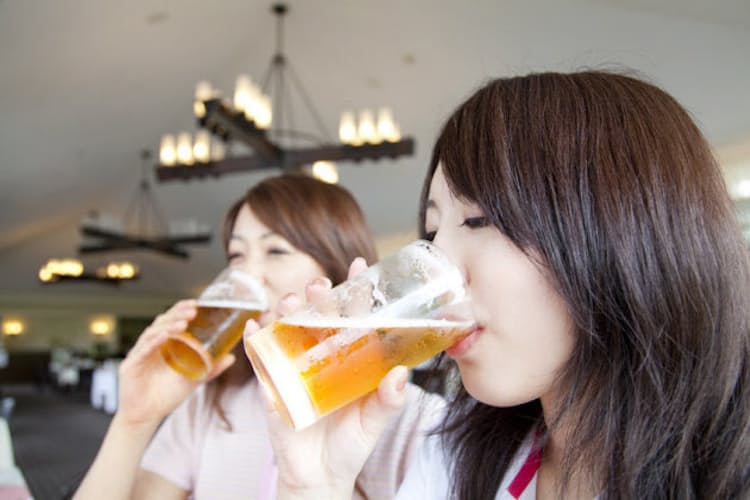 ビールだと水よりたくさん飲めるのはなぜ Nikkei Style ビールだと水よりたくさん飲めるのはなぜ Nikkei Style