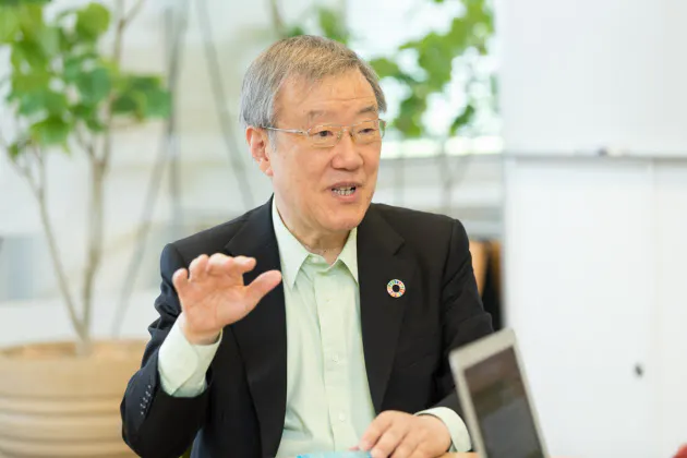 出口治明氏 メシ 風呂 寝る から 人 本 旅 へ Nikkei Style