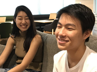 山内奏人さん(右)と片山晴菜さん
